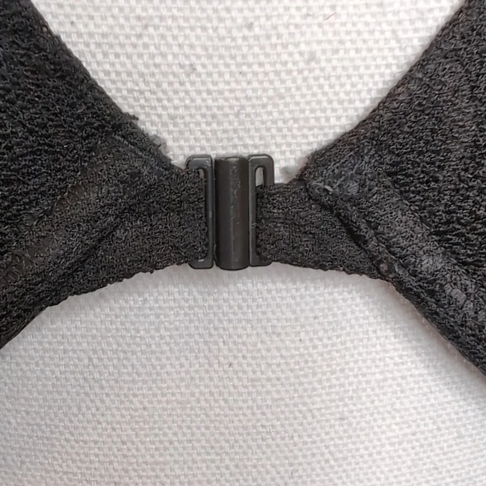VS PINK push-up lace front closure BRA SIZE 34C